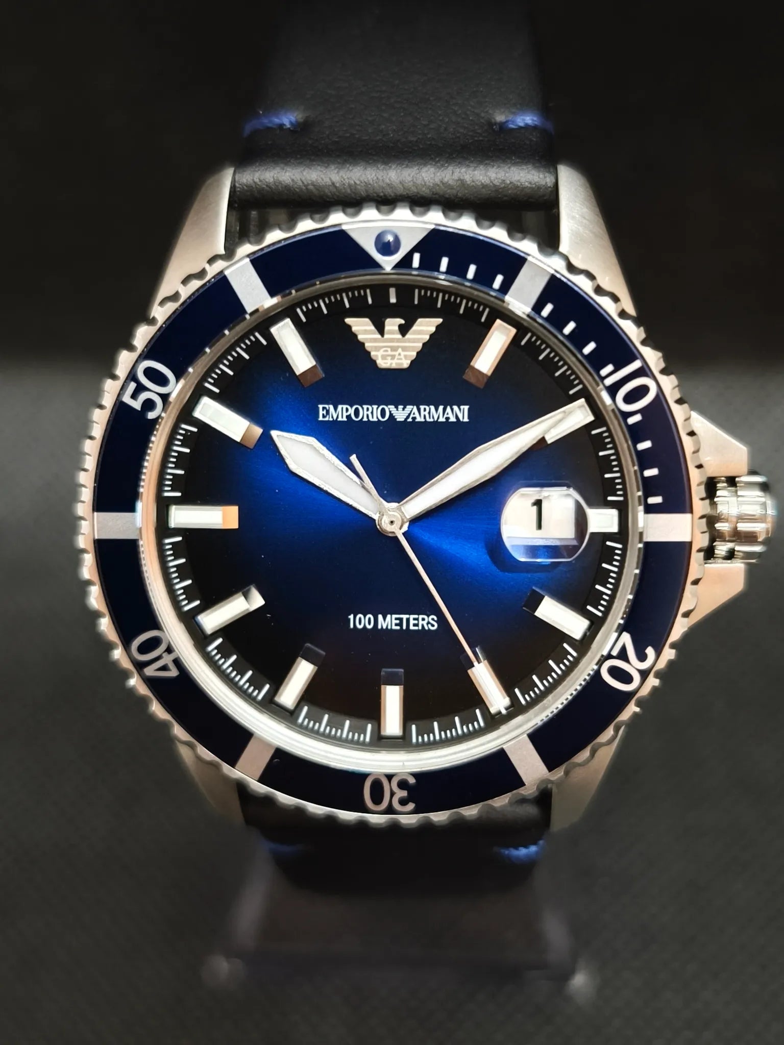 Reloj Emporio Armani AR11516 Diver de hombre con esfera azul degradado, vista frontal
