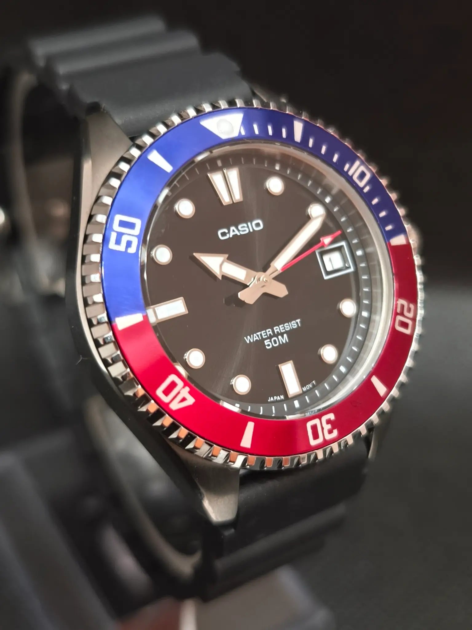 Reloj Casio MDV-10-1A2VDF con bisel giratorio