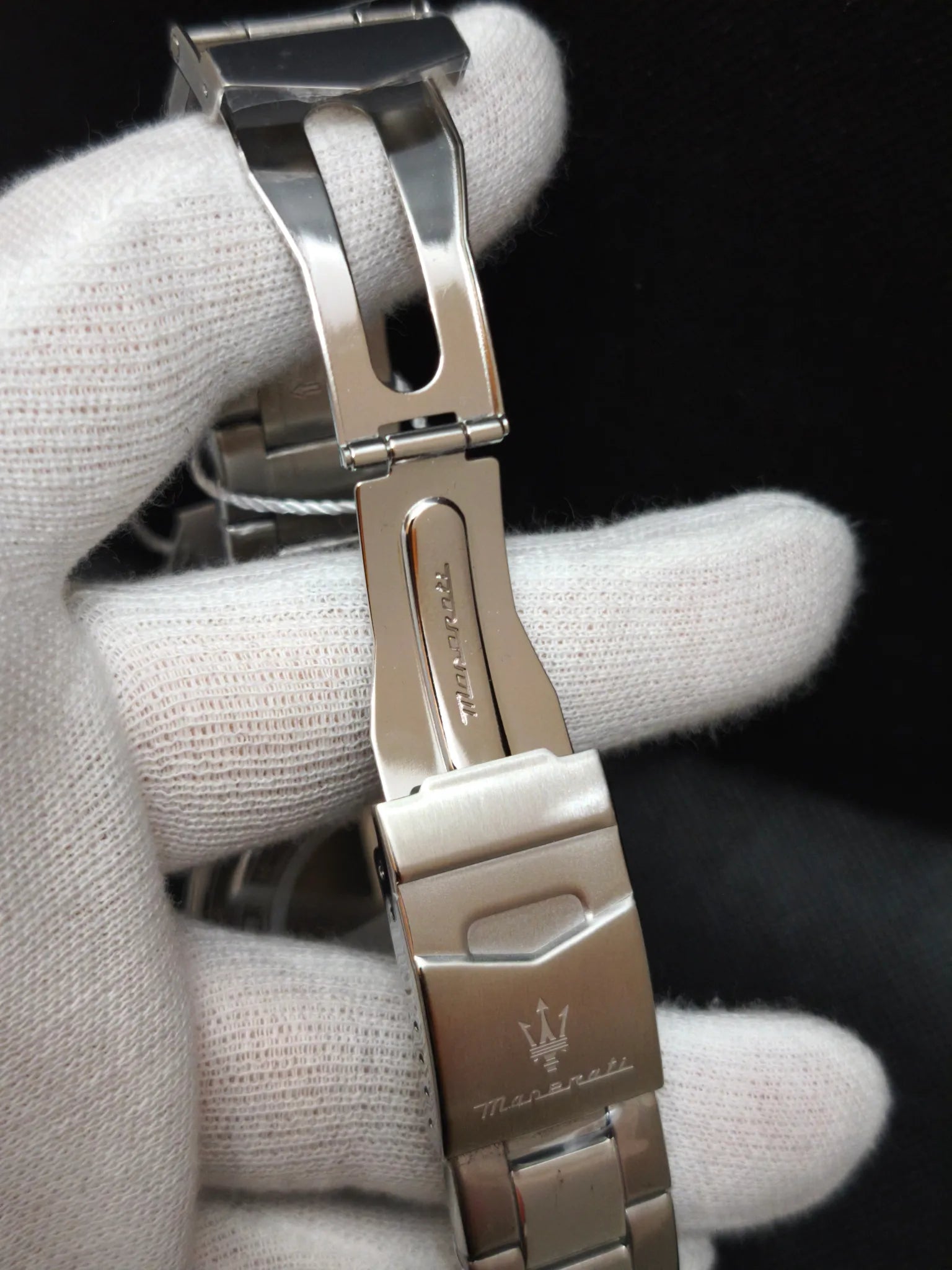 Reloj Maserati R8853100023 brazalete de acero por detrás y cierre desplegable