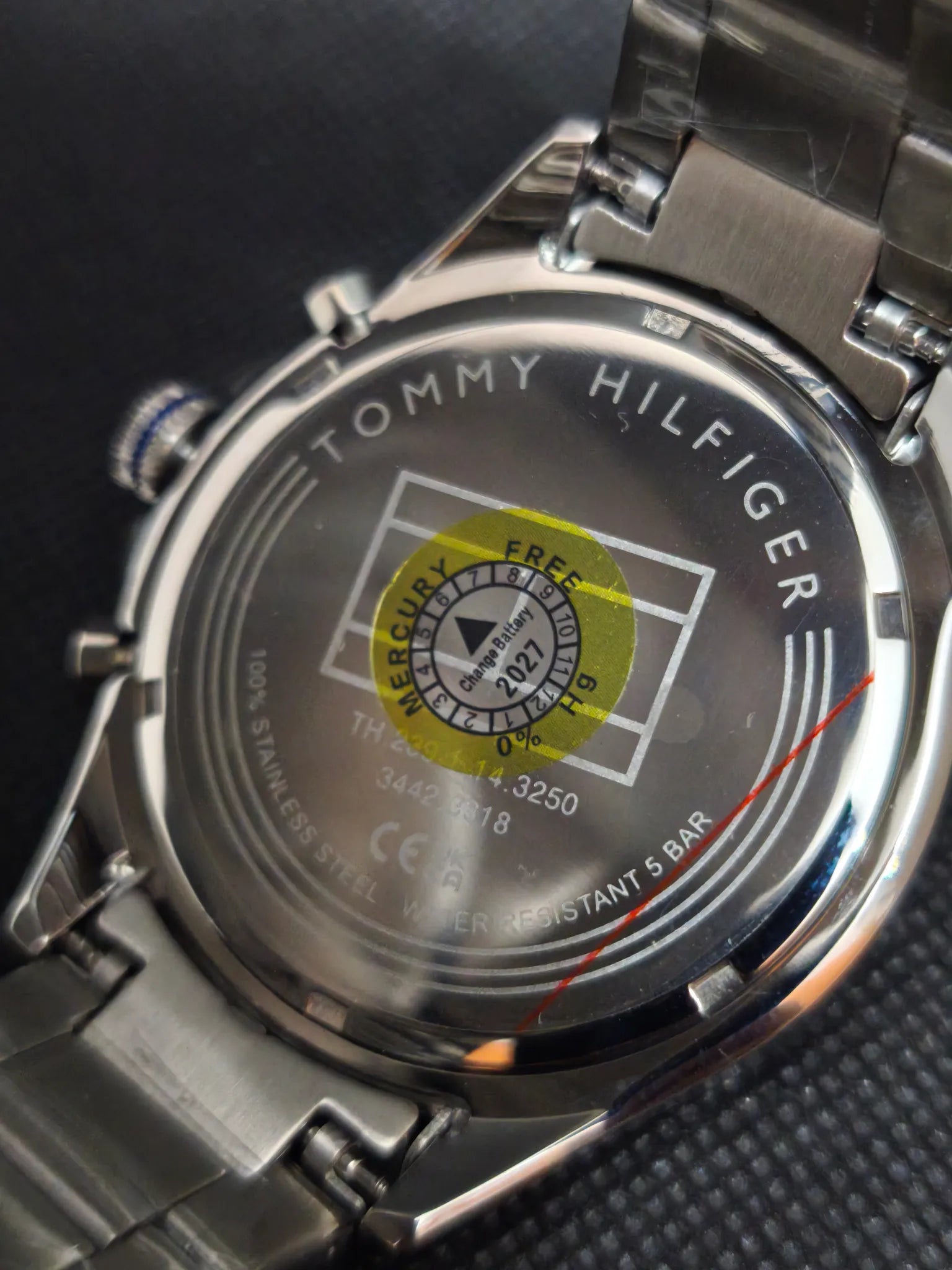 Reloj Tommy Hilfiger 1791968 Owen, tapa trasera con grabados
