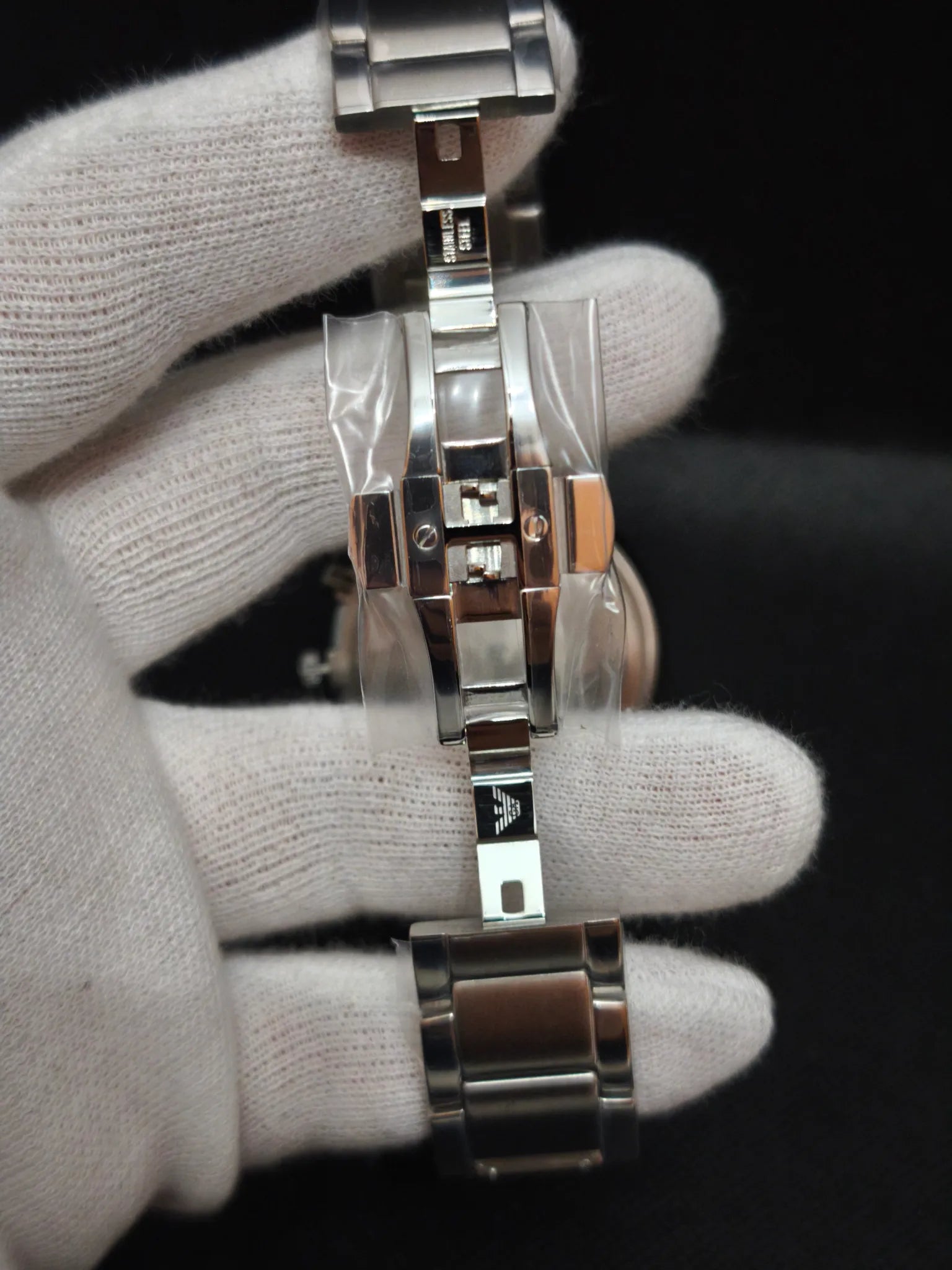 Reloj Emporio Armani AR2434 brazalete de acero por detrás y cierre desplegable