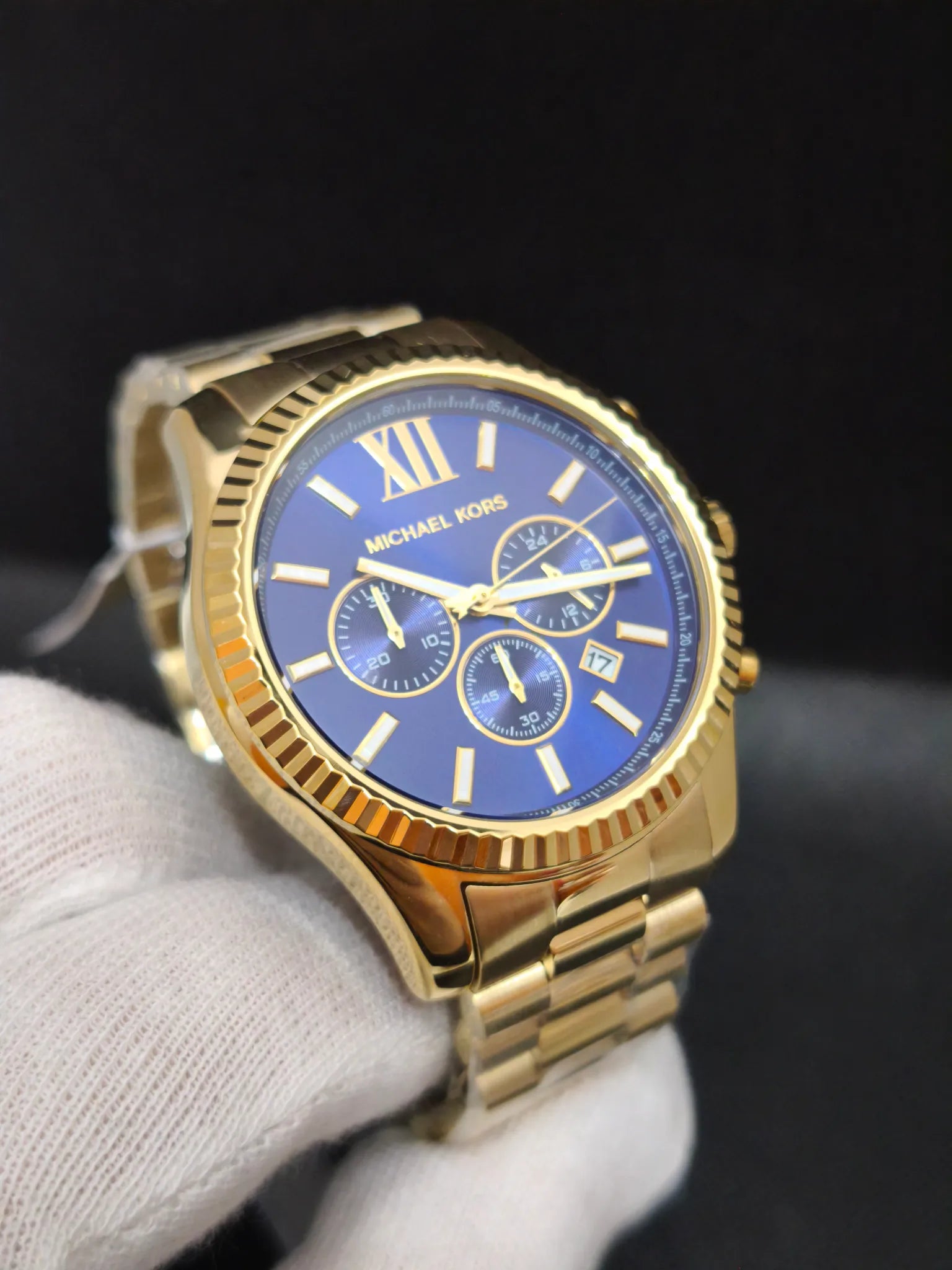 Reloj Michael Kors MK9153 en ángulo opuesto, índices y subesferas