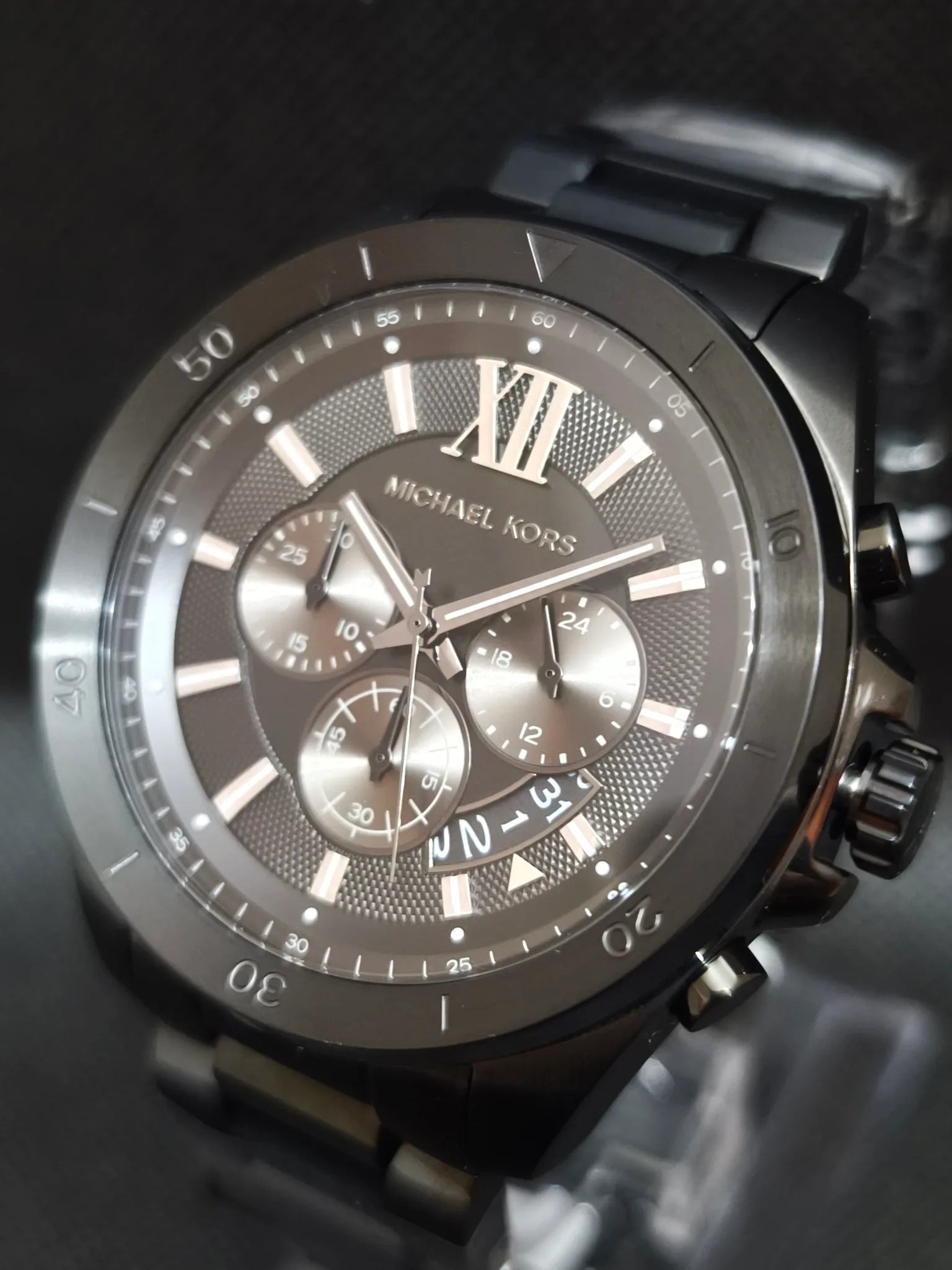 Reloj Michael Kors MK8858 lateral con corona y pulsadores, caja 45 mm