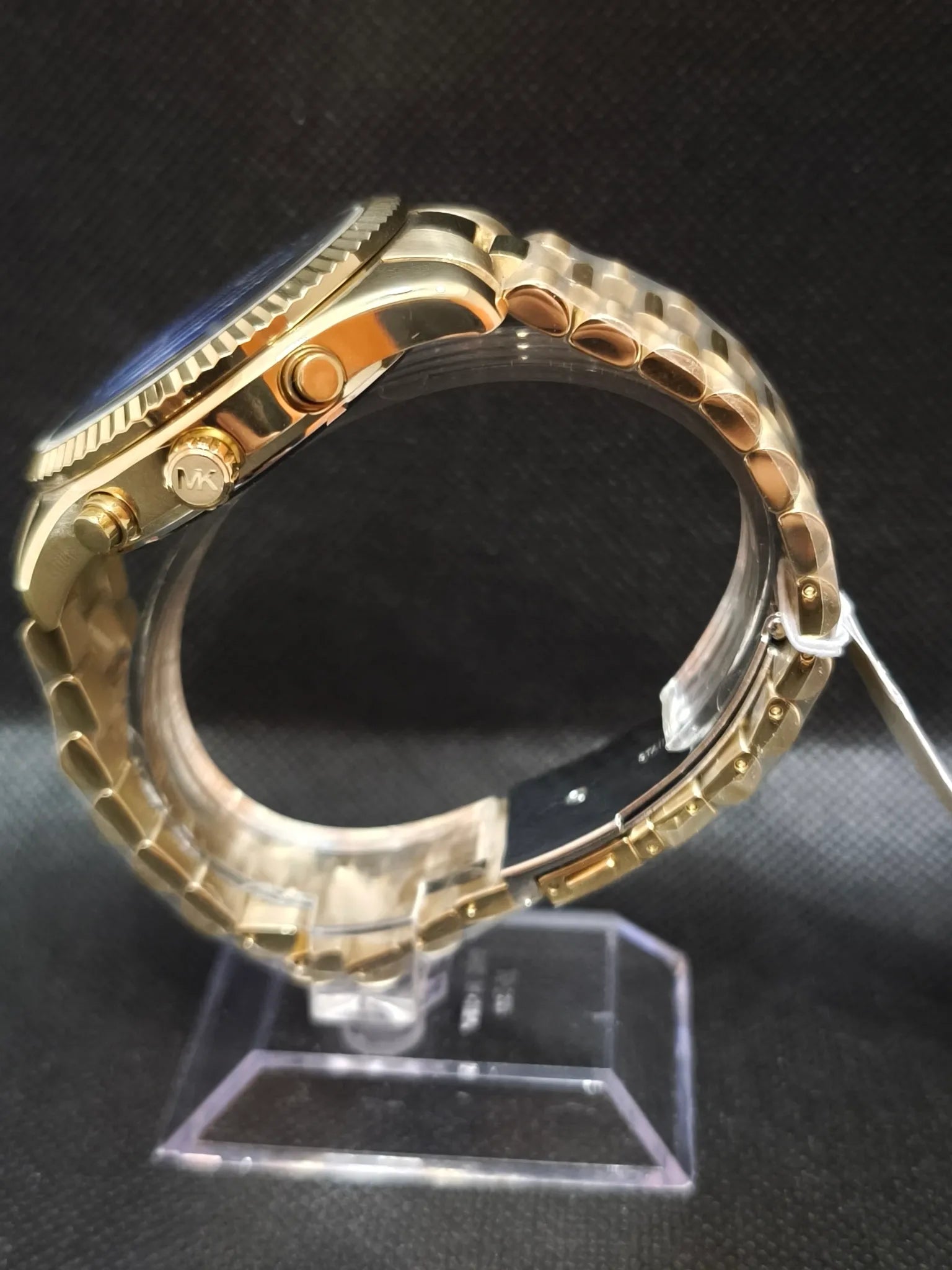 Reloj Michael Kors MK9153 perfil con cristal mineral y brazalete dorado