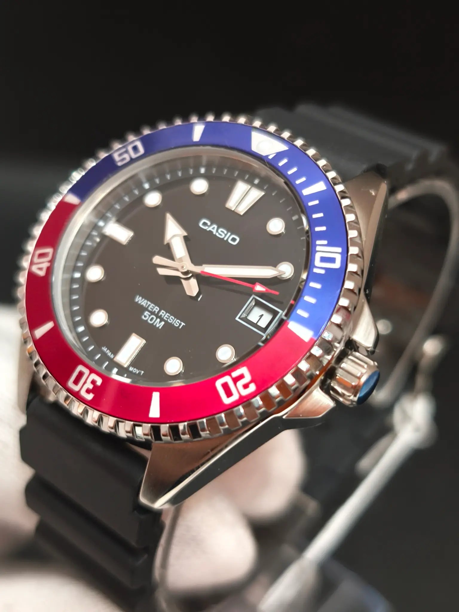 Reloj Casio MDV-10-1A2VDF – Analógico Hombre 38,5 mm Negro con bisel azul y rojo