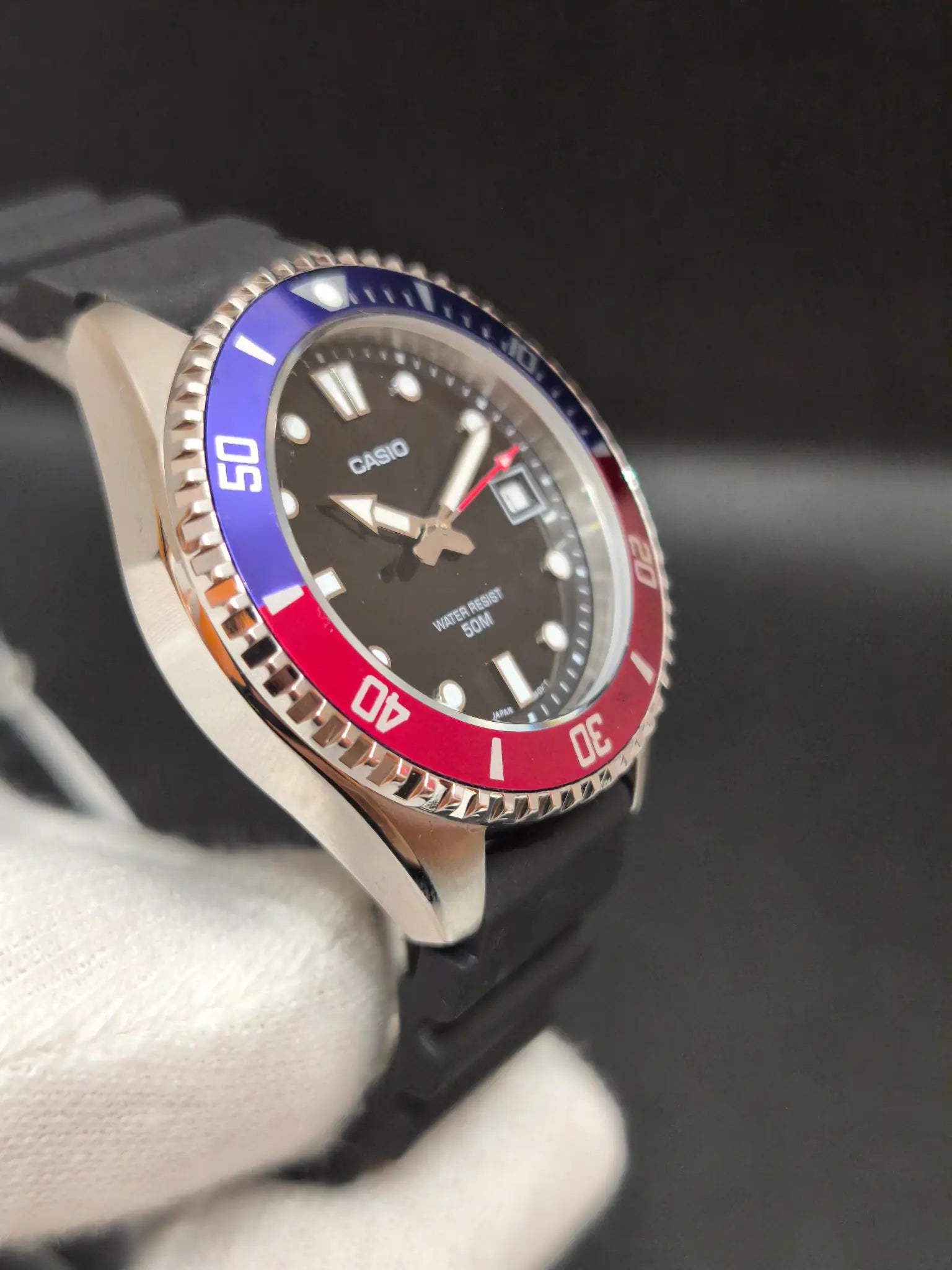 Reloj Casio MDV-10-1A2VDF – Analógico Hombre 38,5 mm Negro con bisel azul y rojo