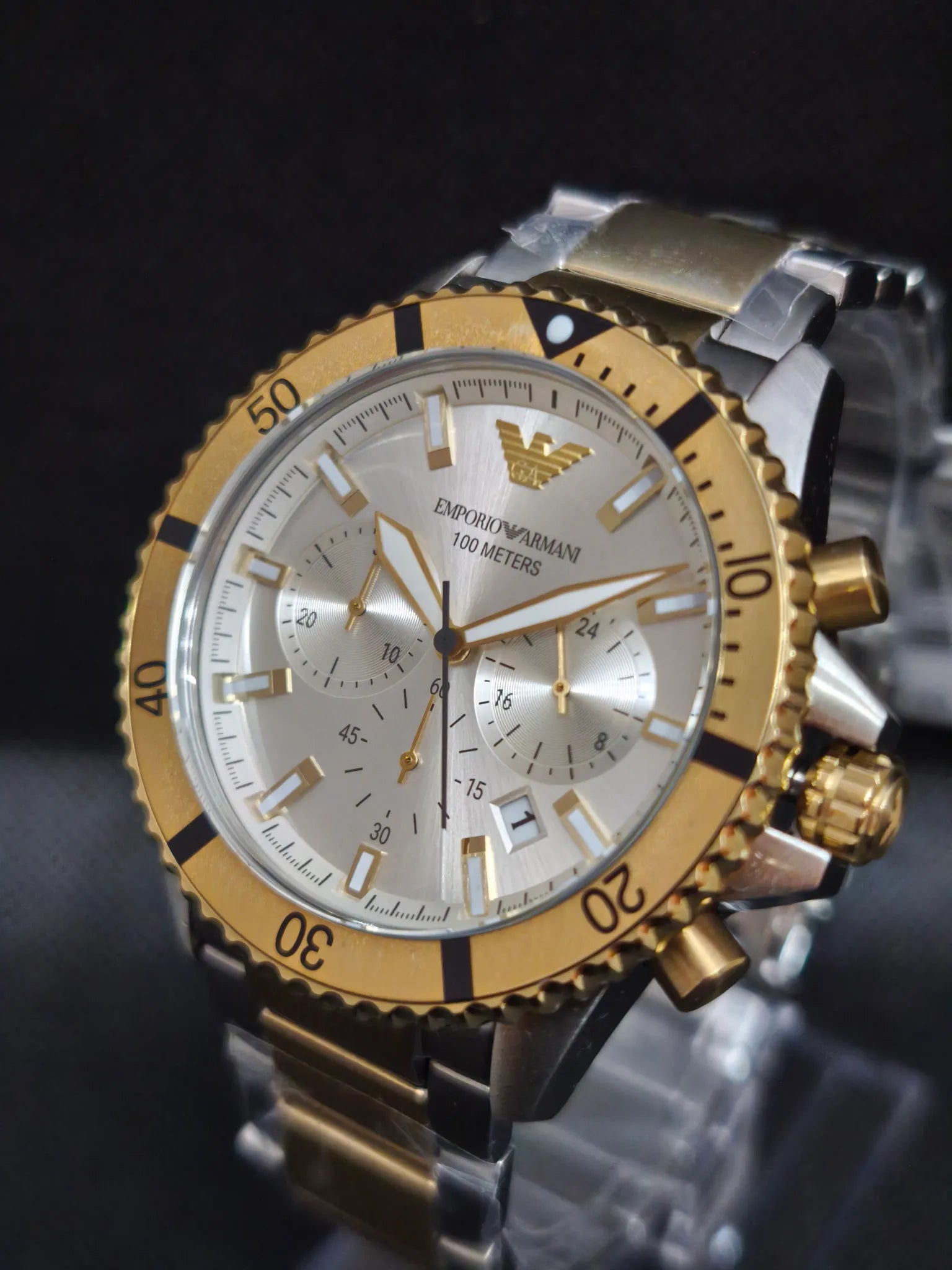 Reloj Emporio Armani AR11606 lateral con corona y pulsadores, caja 43 mm