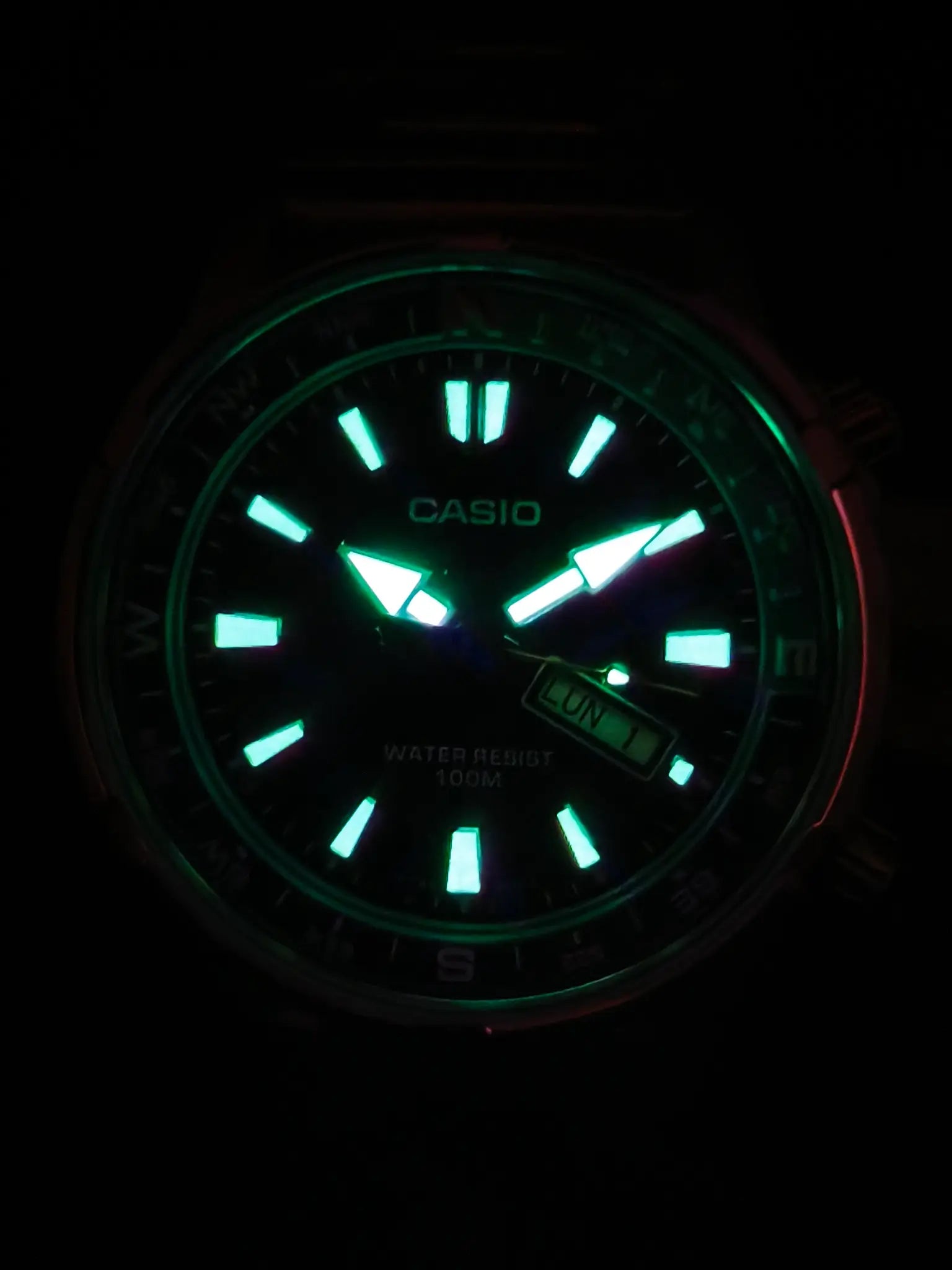 Reloj Casio MTD-130D-1A3VDF – Analógico Hombre 44 mm Acero con bisel verde