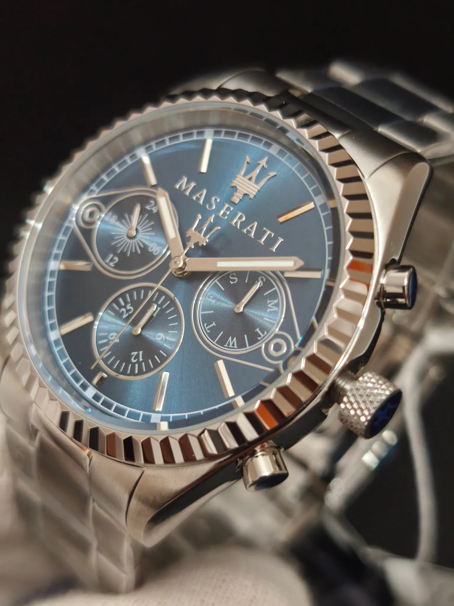 Maserati Competizione vista lateral corrona roscada