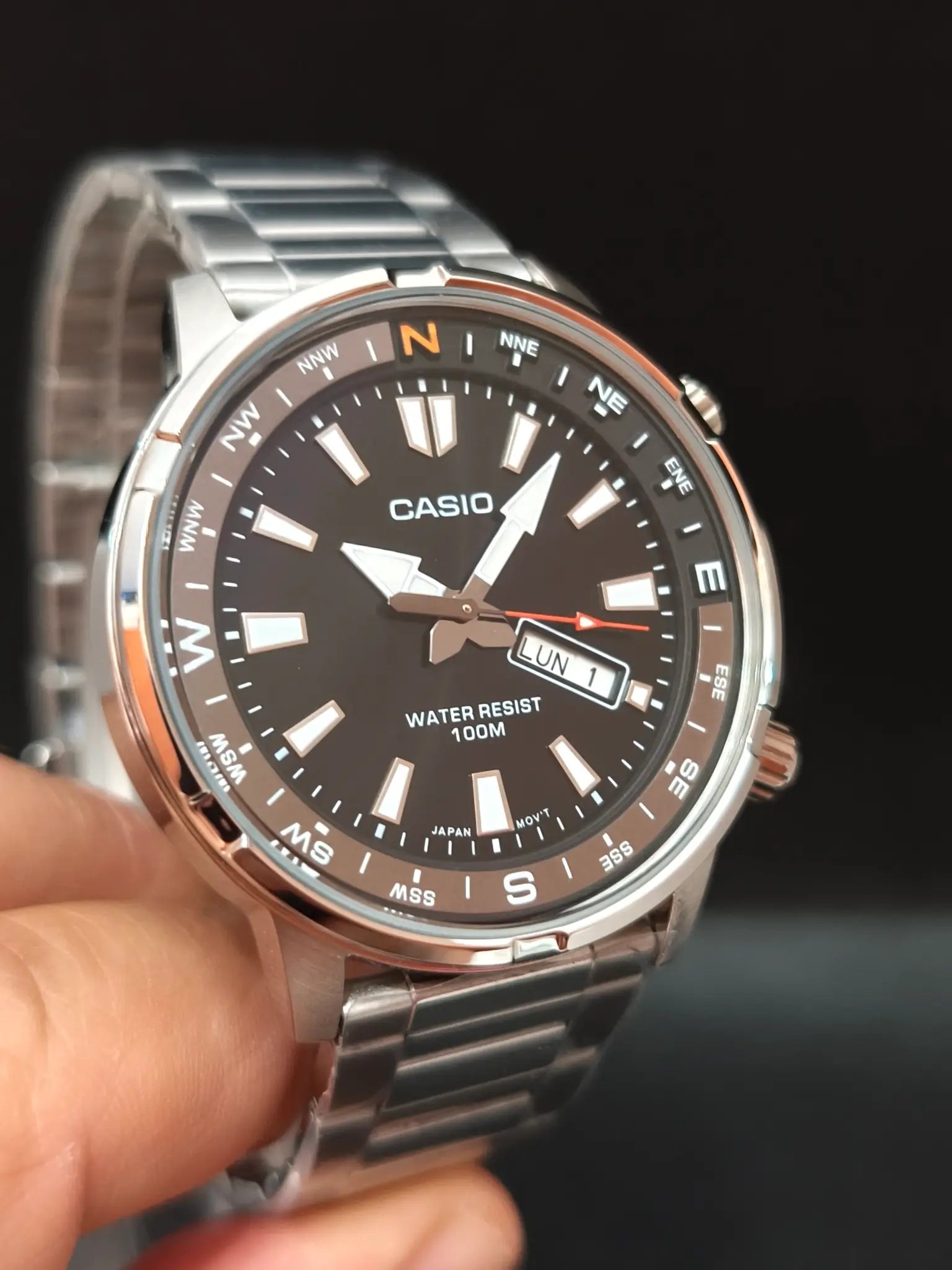 Reloj Casio MTD-130D-1A4VDF con anillo de brújula giratorio