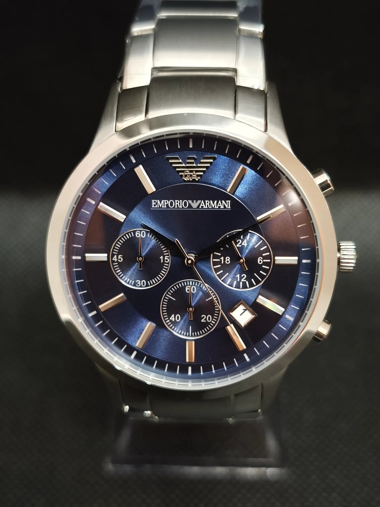 Emporio Armani AR2448 cronógrafo de hombre con esfera azul y brazalete de acero
