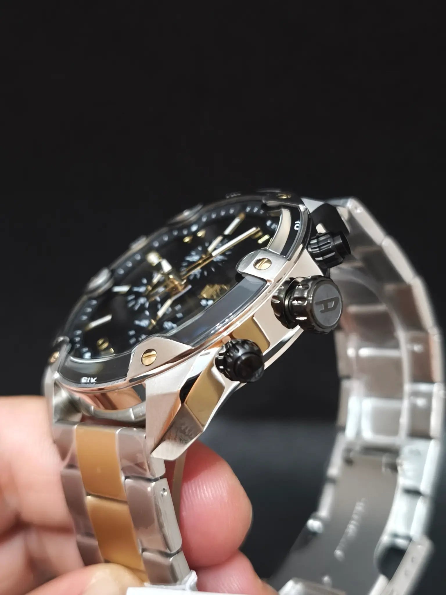 Reloj Diesel Spiked DZ4627 – Cronógrafo Hombre 49 mm Bicolor Plata Dorado