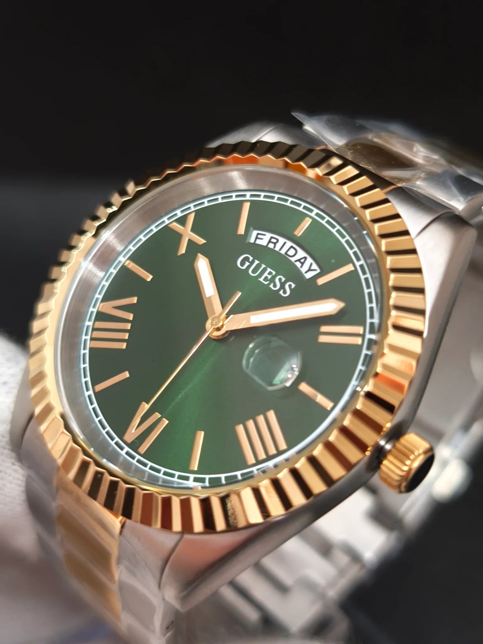 Reloj Guess Connoisseur GW0265G8 para hombre – bicolor, esfera verde, día y fecha