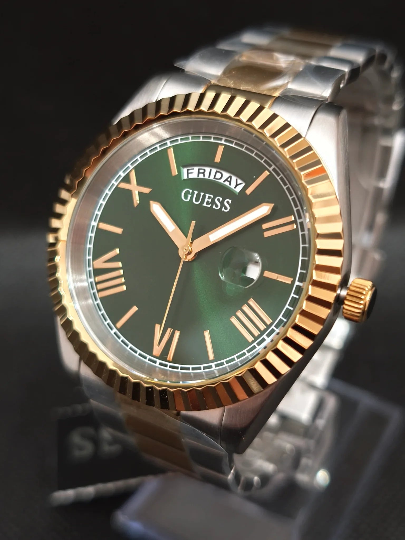 Reloj Guess Connoisseur GW0265G8 para hombre – bicolor, esfera verde, día y fecha