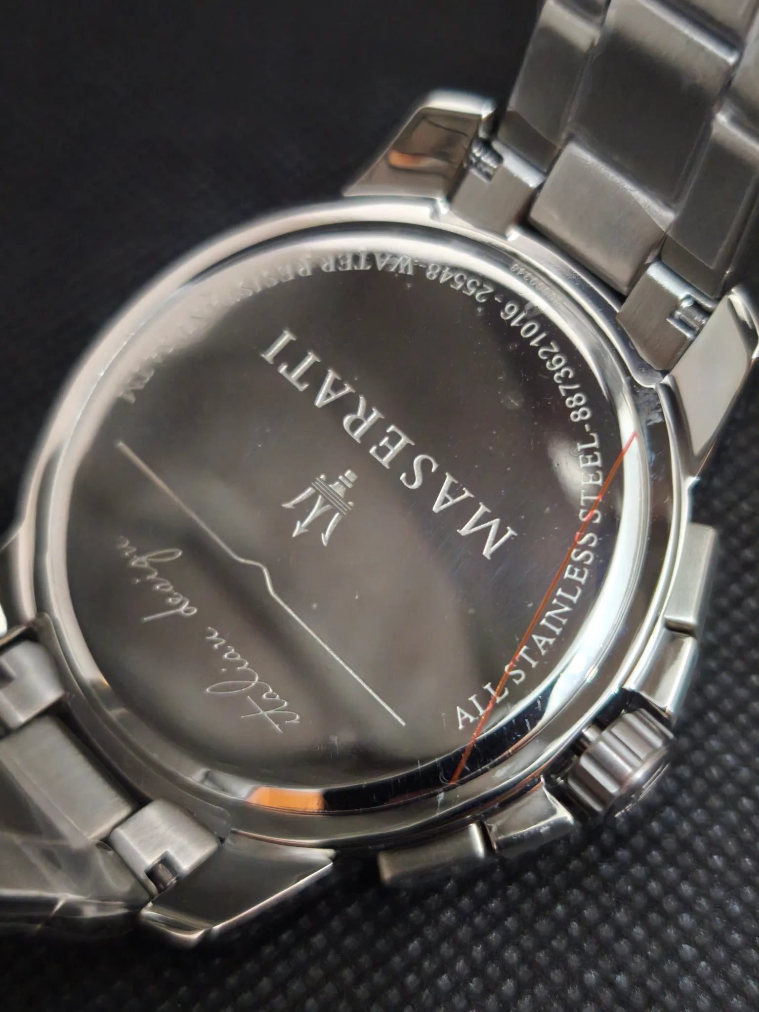 Reloj Maserati R8873621016 Successo, tapa trasera de acero con grabados