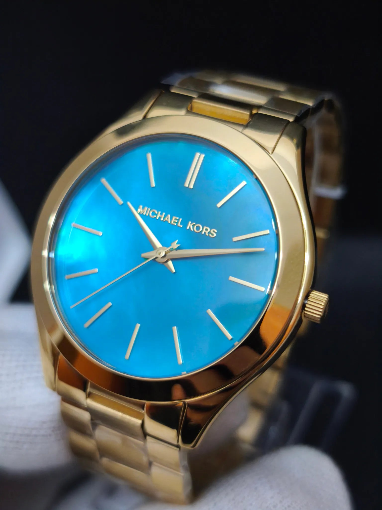 Reloj Michael Kors MK3492 Slim Runway en ángulo; nácar azul y acabado dorado