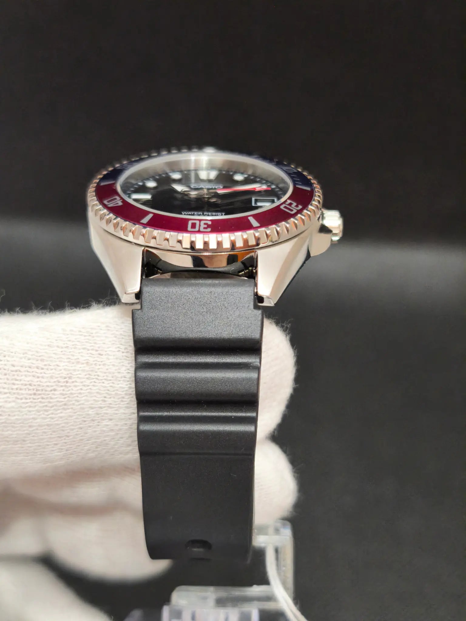 Reloj Casio MDV-10-1A2VDF – Analógico Hombre 38,5 mm Negro con bisel azul y rojo