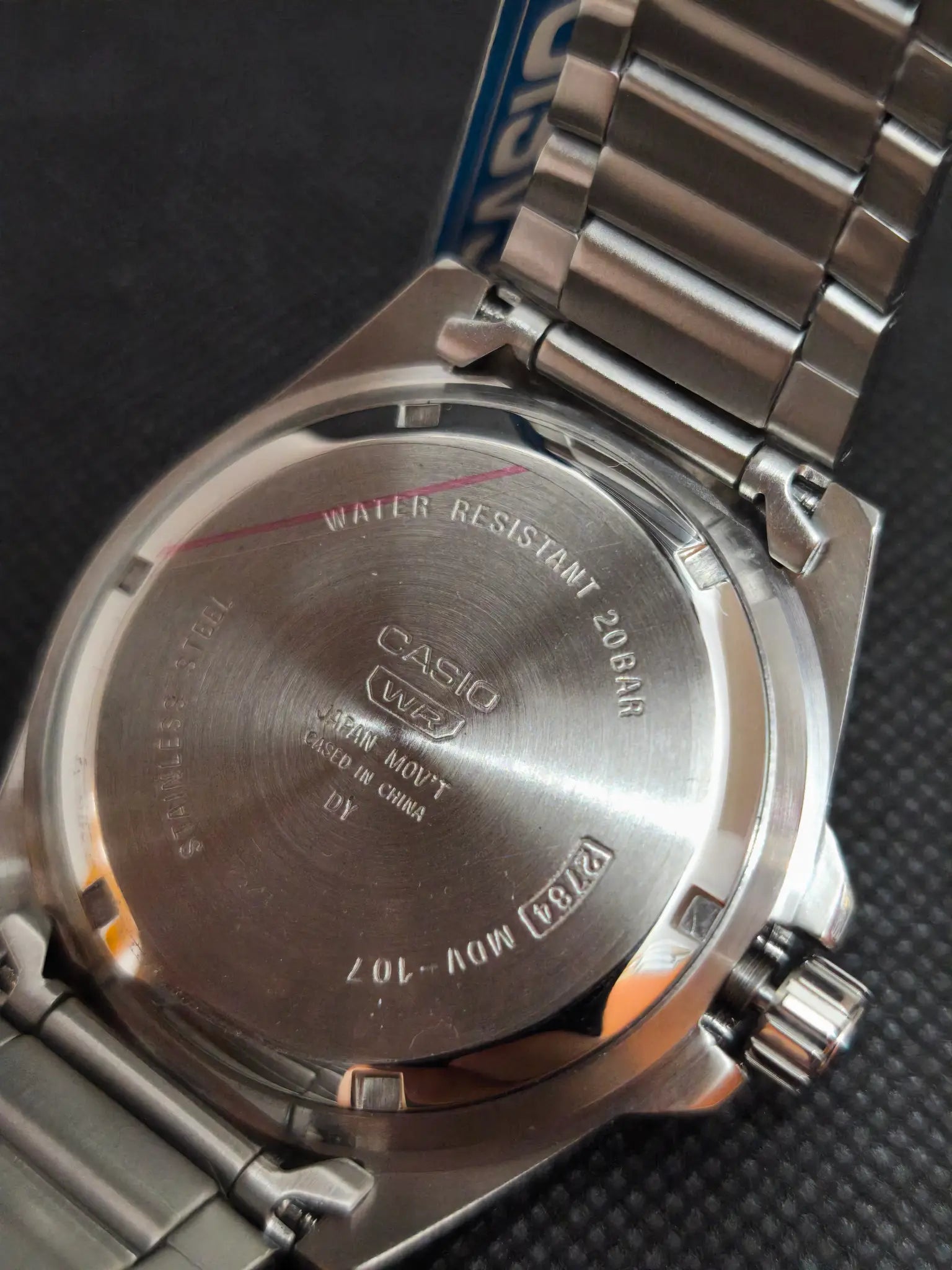 Trasera reloj Casio MDV-107D-1A2VDF fondo roscado