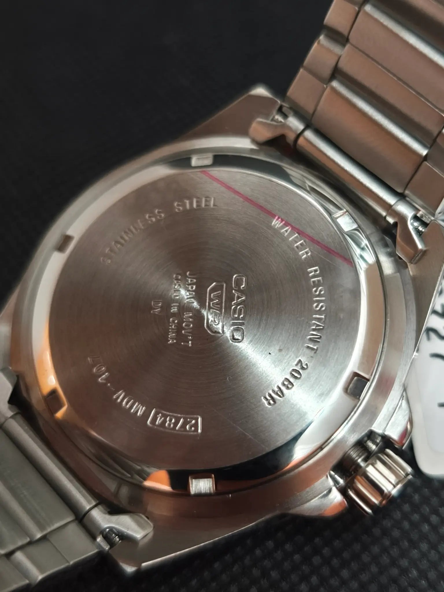 Trasera reloj Casio MDV-107D-3A2VDF fondo roscado