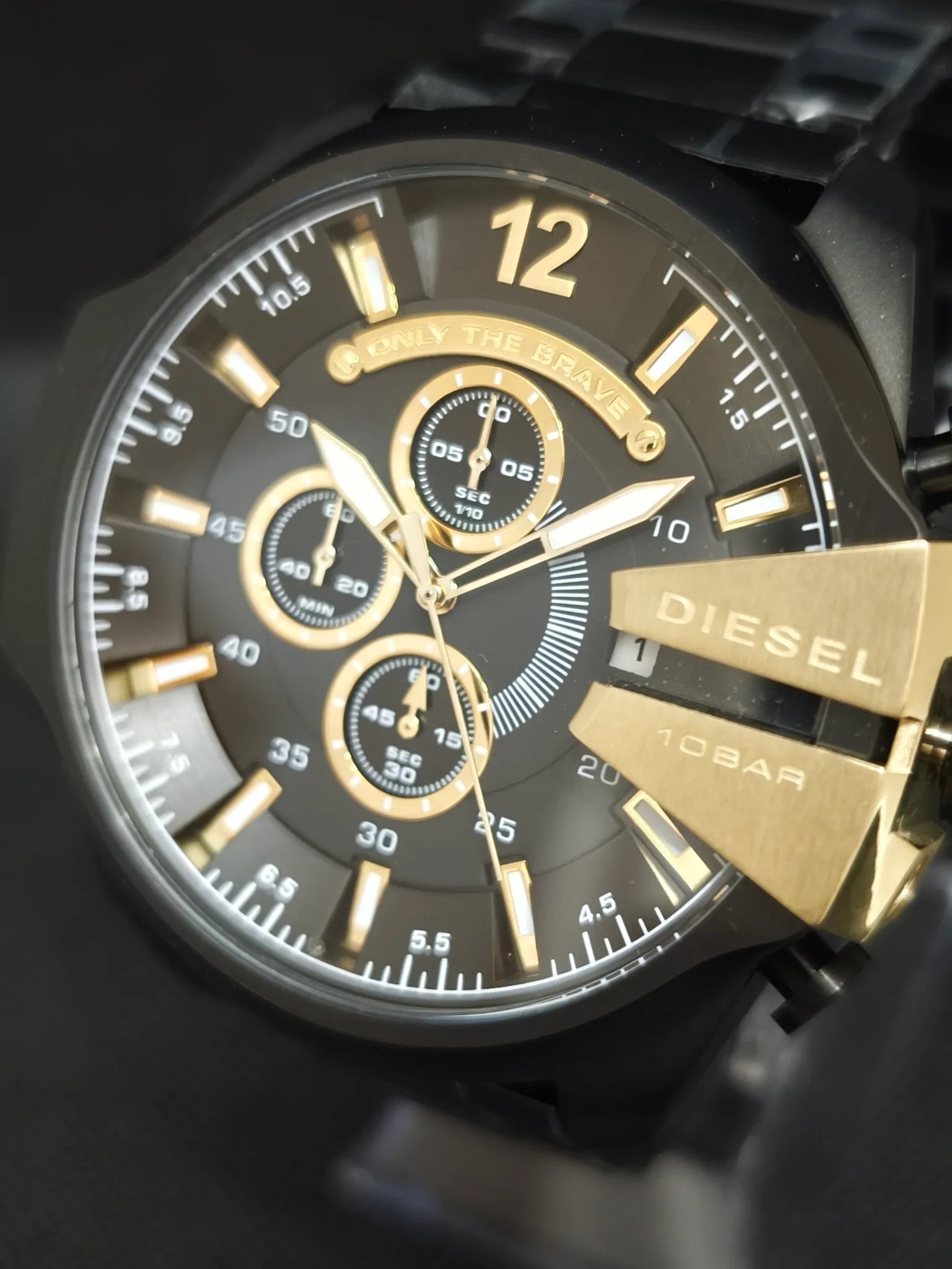 Reloj Diesel Mega Chief DZ4338 esfera negra con detalles dorados