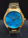 Reloj Michael Kors MK3492 Slim Runway dorado, frontal con esfera de nácar azul