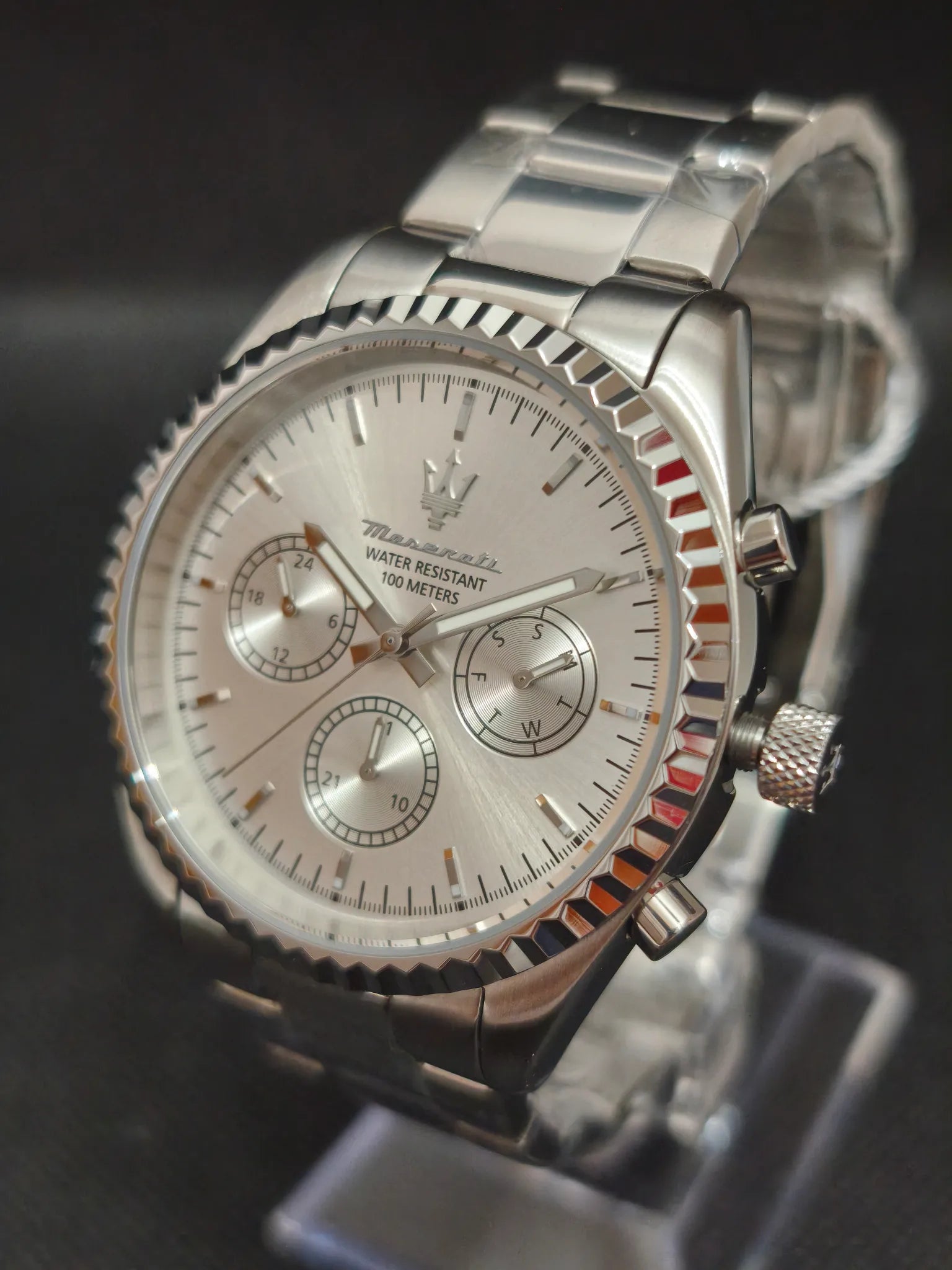 Reloj Maserati Competizione R8853100041 plateado con bisel estriado