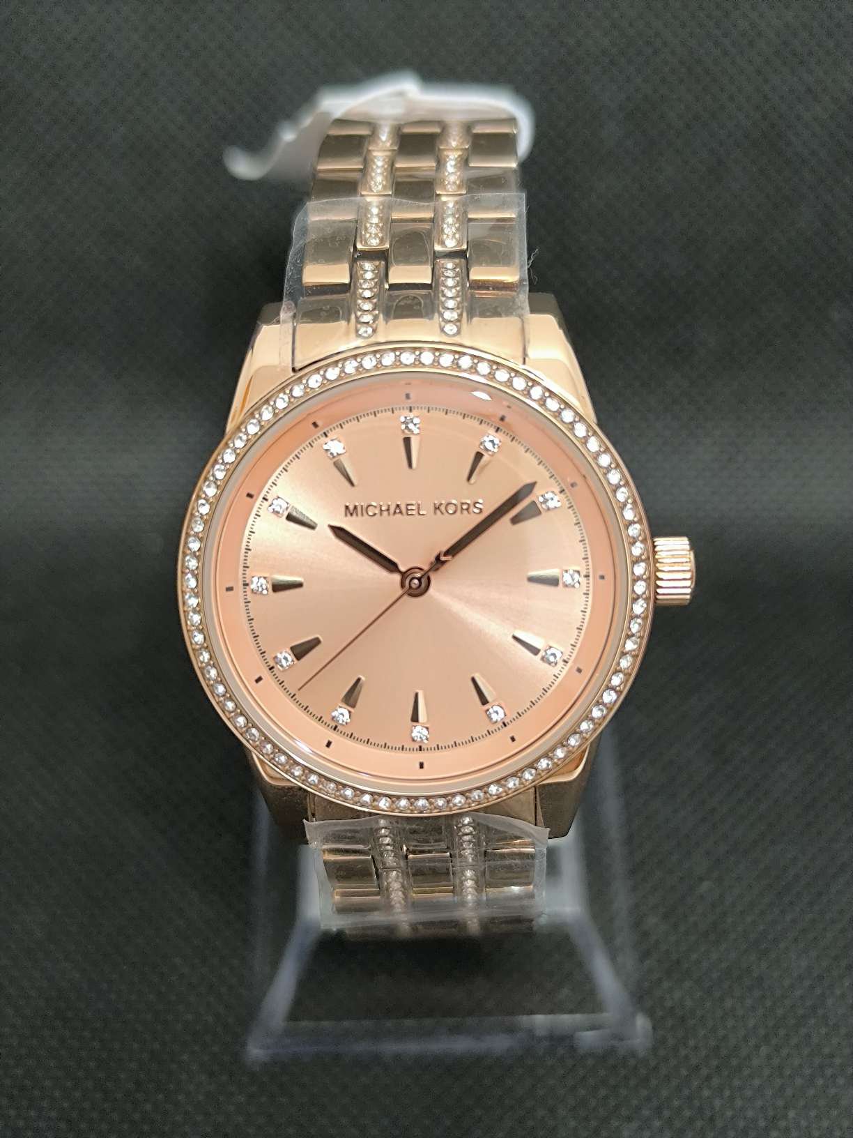 Reloj Michael Kors MK3910 para mujer en oro rosa con caja de acero inoxidable de 33 mm y esfera de madreperla.