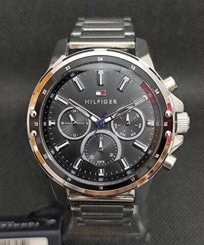 Reloj Tommy Hilfiger TH1791936 para hombre con caja de acero inoxidable de 45 mm y esfera negra multifunción.