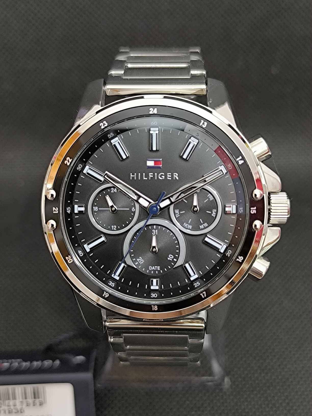 Reloj Tommy Hilfiger TH1791936 para hombre con caja de acero inoxidable de 45 mm y esfera negra multifunción.