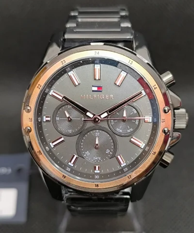 Reloj Tommy Hilfiger TH1791790 hombre caja de 45 milímetros y resistencia al agua hasta 50 metros.