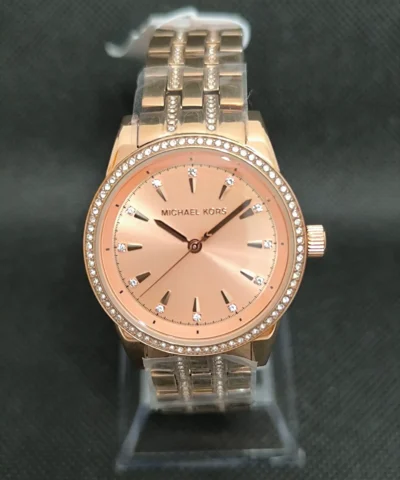 Reloj Michael Kors MK3910 para mujer en color oro rosa con caja de 33 milímetros y esfera de madreperla.