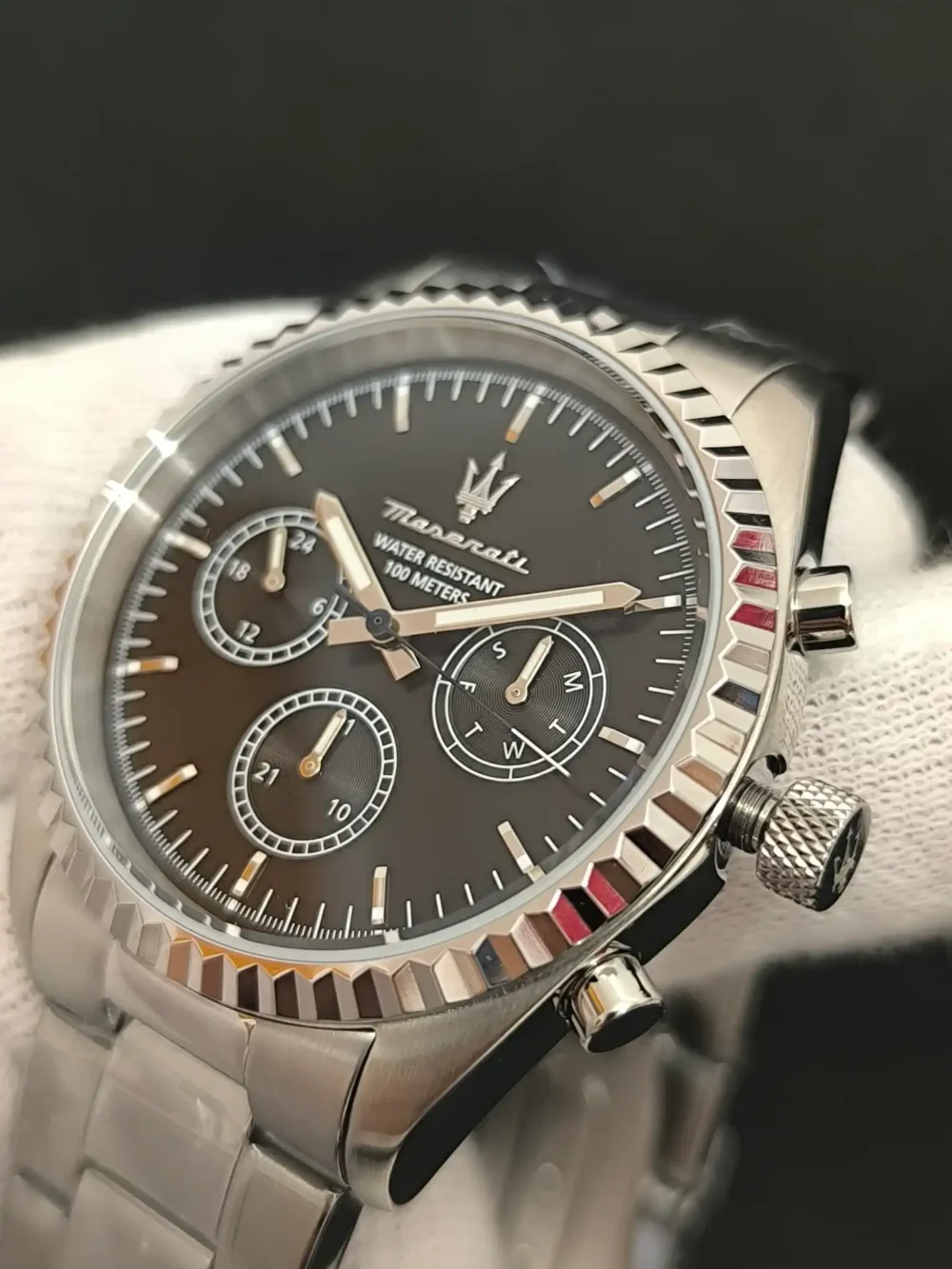 Reloj Maserati Competizione R8853100023 caja de 43 milímetros y resistencia al agua hasta 100 metros