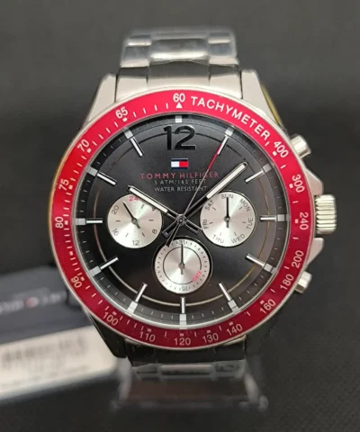 Reloj Tommy Hilfiger Luke 1791122 para hombre con caja roja y esfera negra