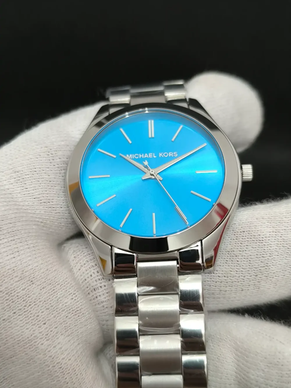 Reloj Michael Kors MK3292 para mujer con caja de acero inoxidable de 41 milímetros, esfera azul con detalles plateados.