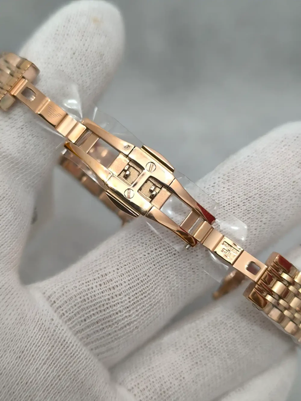 Reloj Emporio Armani AR11244, oro rosa con correa de acero inoxidable.