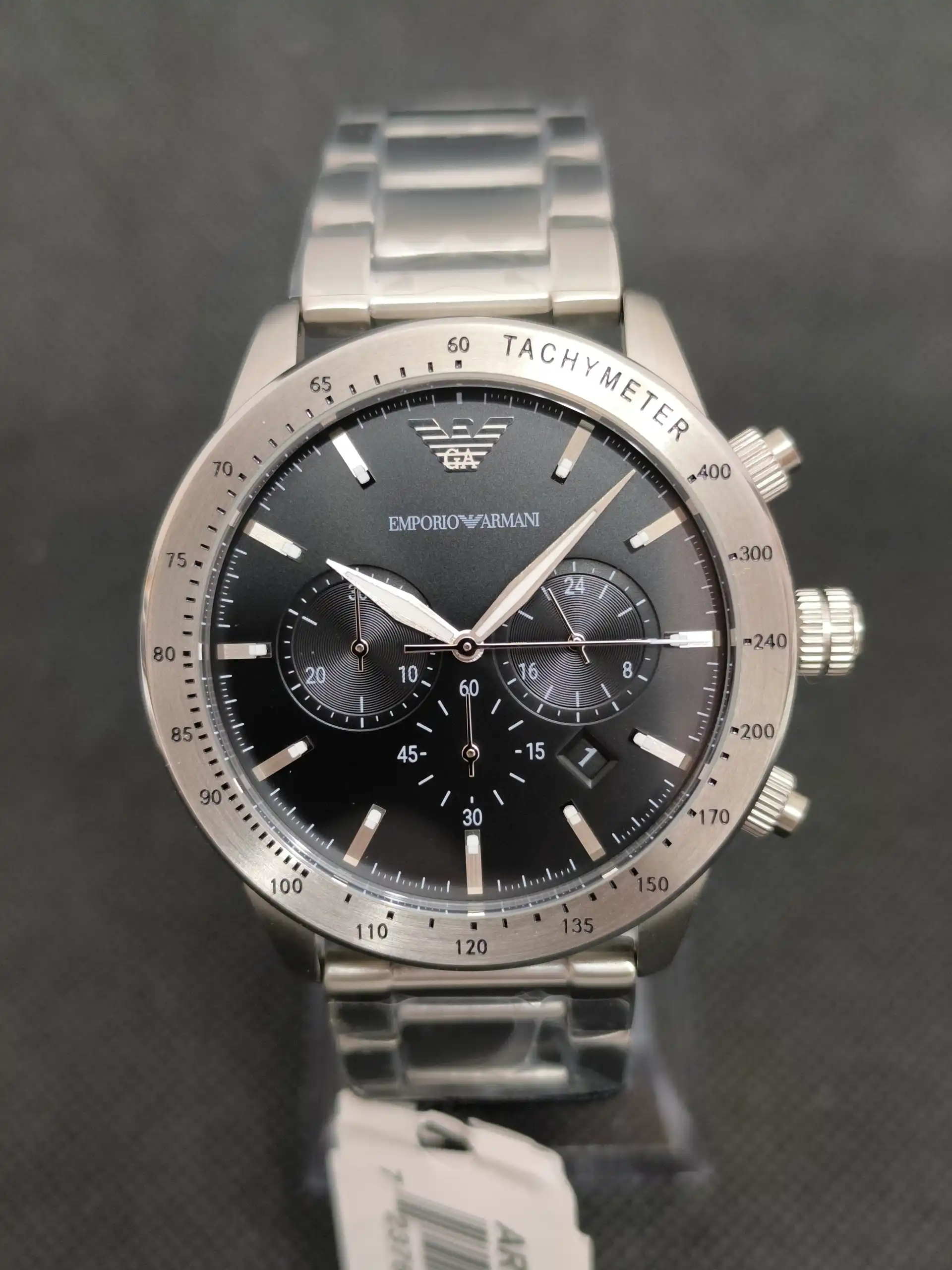 Reloj Emporio Armani AR11241: Reloj cronógrafo elegante con esfera negra y correa de acero