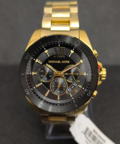 Reloj Michael Kors MK8848 caja dorada, esfera negra con cronógrafo y resistencia al agua de 10 ATM.