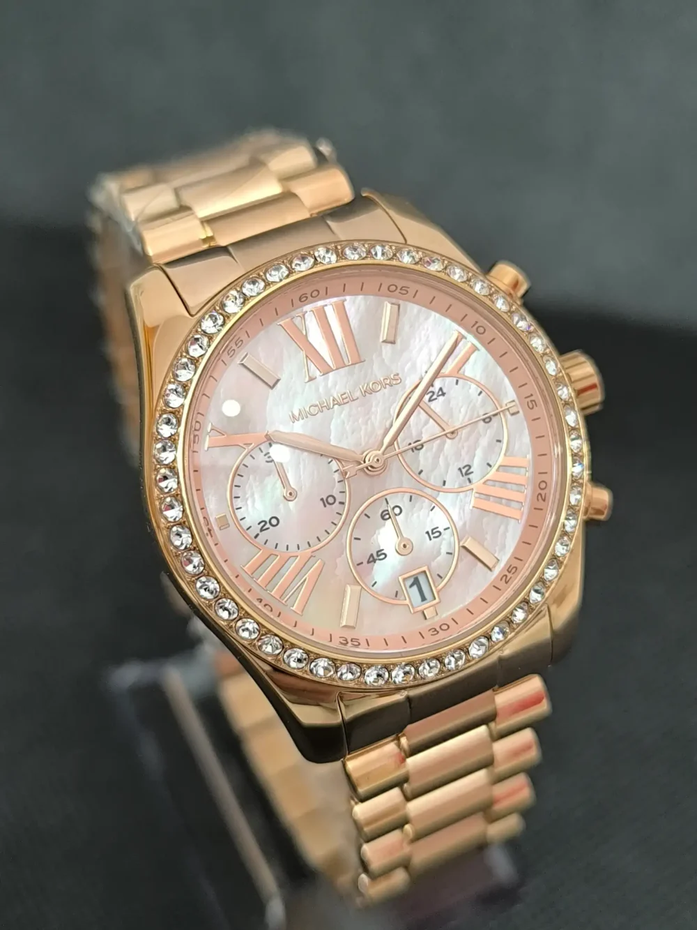 Reloj Michael Kors MK7242 Lexington con caja en oro rosa, cronógrafo y correa de acero inoxidable y resistencia al agua de 10 ATM.