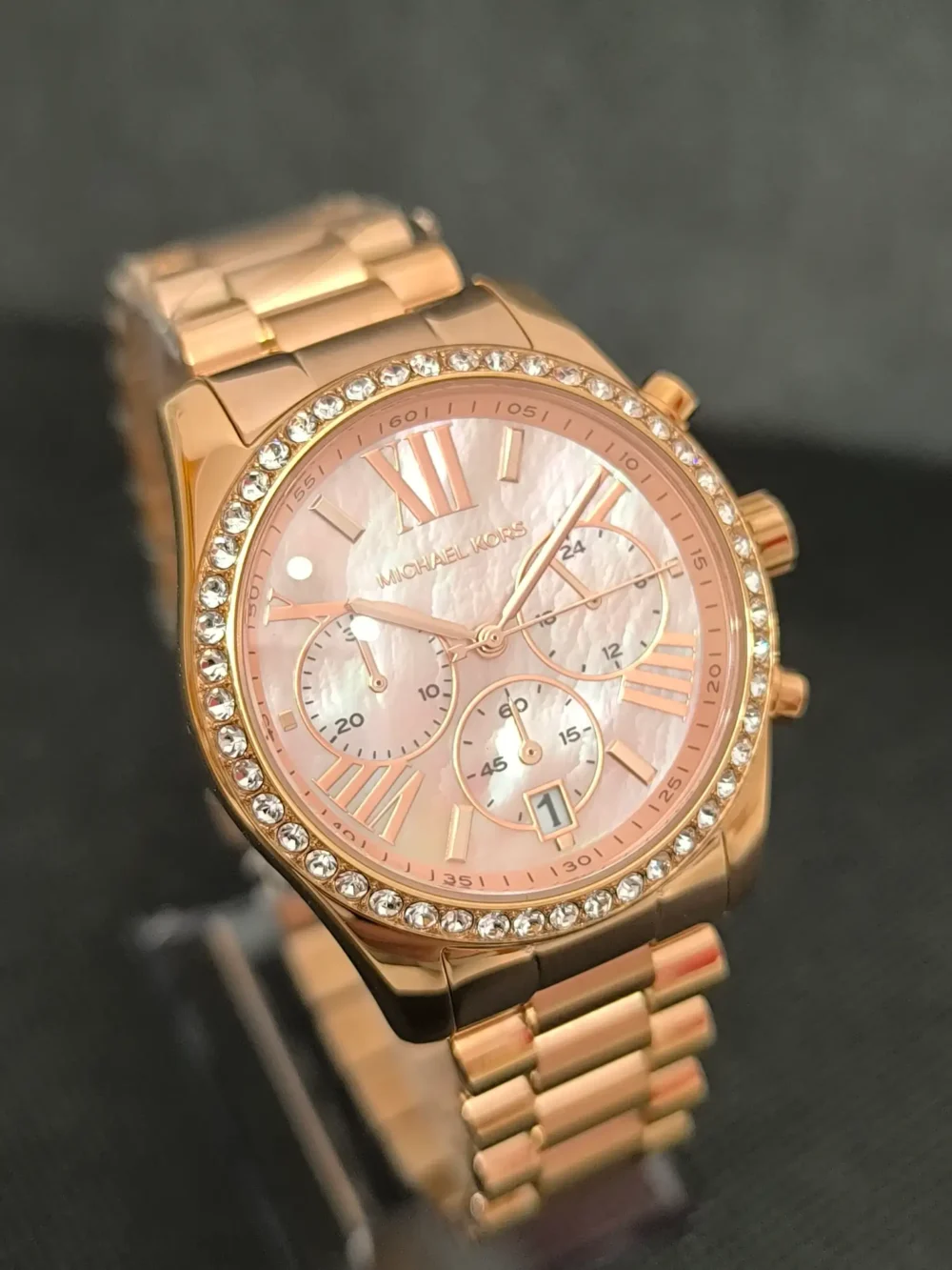 Reloj Michael Kors MK7242 Lexington con caja en oro rosa, cronógrafo y correa de acero inoxidable y resistencia al agua de 10 ATM.