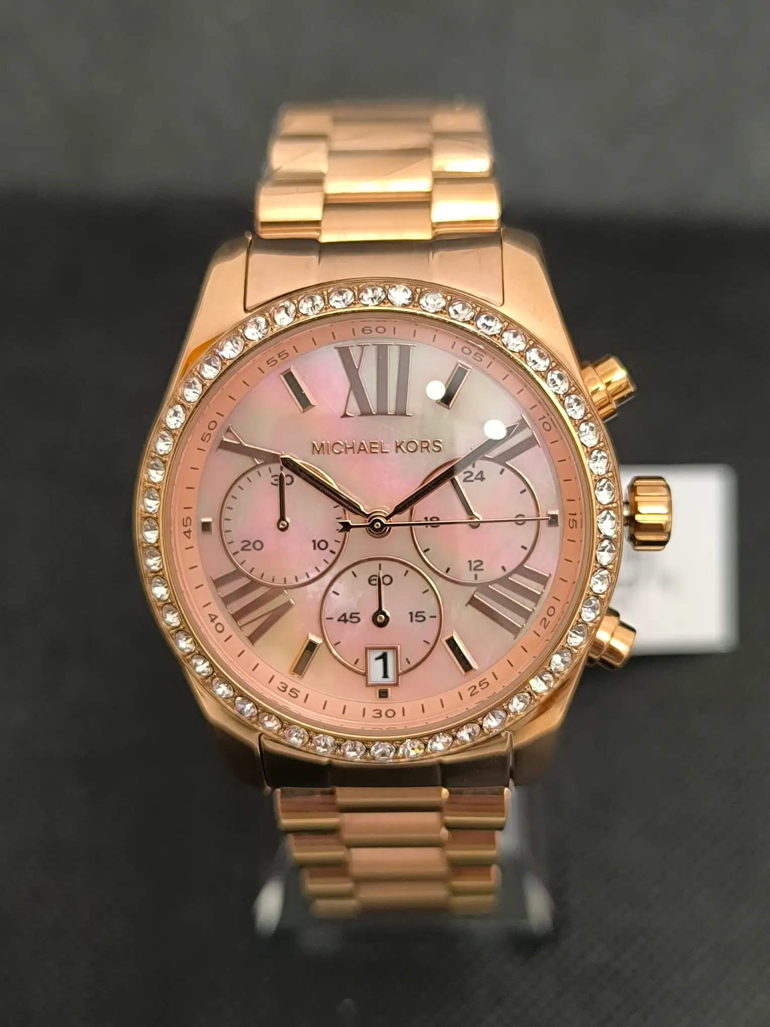 Reloj Michael Kors MK7242 Lexington con caja en oro rosa, cronógrafo y correa de acero inoxidable y resistencia al agua de 10 ATM.