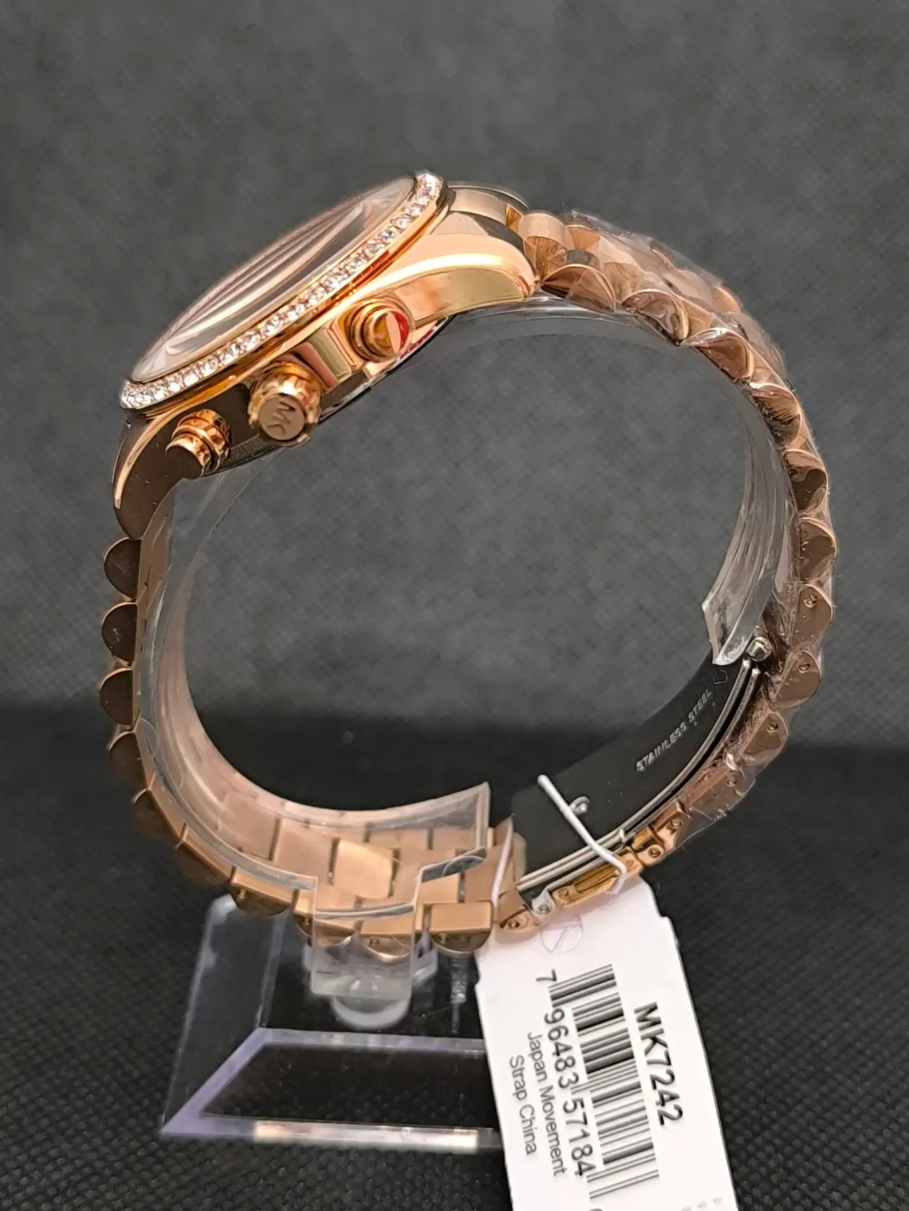 Reloj Michael Kors MK7242 Lexington con caja en oro rosa, cronógrafo y correa de acero inoxidable y resistencia al agua de 10 ATM.