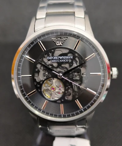 Reloj Emporio Armani Automático AR60055 con diseño skeleton, caja de acero inoxidable de 43 mm y esfera negra/azul