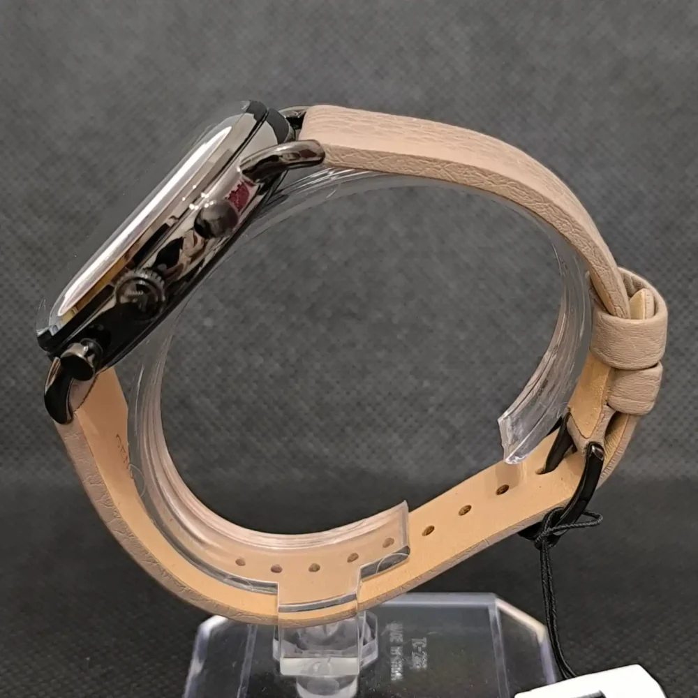 Reloj Emporio Armani Aviador AR11107 con cronógrafo, correa de piel gris y resistencia al agua de 5 ATM.